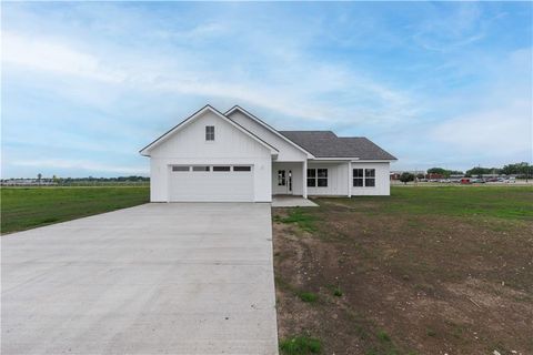 Photo of 617 Catalpa Street, Independence, KS 67301 (MLS # 2616946)