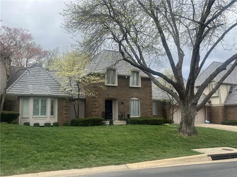 4 Le Mans Court Prairie Village KS 66208