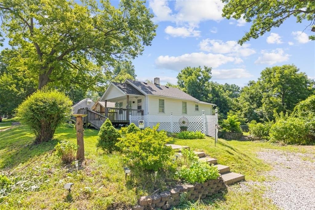 Photo of 11419 E 27 Street S, Independence, MO 64052 (MLS # 2632243)