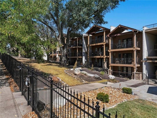 4727 JARBOE ST APT 41, KANSAS CITY, MO 64112 - Image c87d74ecdea207a93e9af94fcb953beb/3870324897
