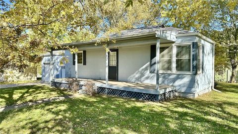 Photo of 102 Kavanaugh Street, Trenton, MO 64683 (MLS # 2584973)