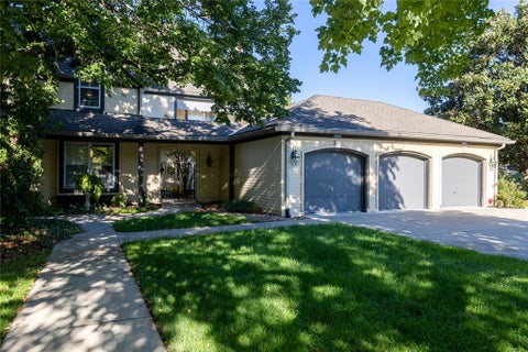 Photo of 10804 Glenwood Street, Overland Park, KS 66211 (MLS # 2638169)