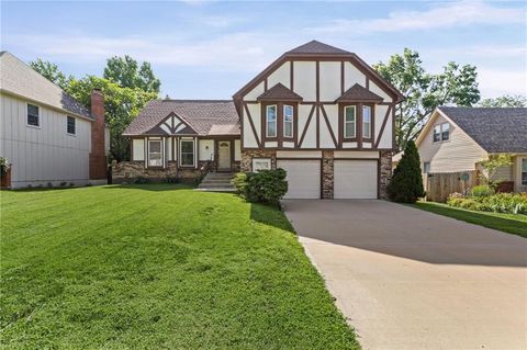Photo of 10245 Haskins Street, Overland Park, KS 66215 (MLS # 2628641)