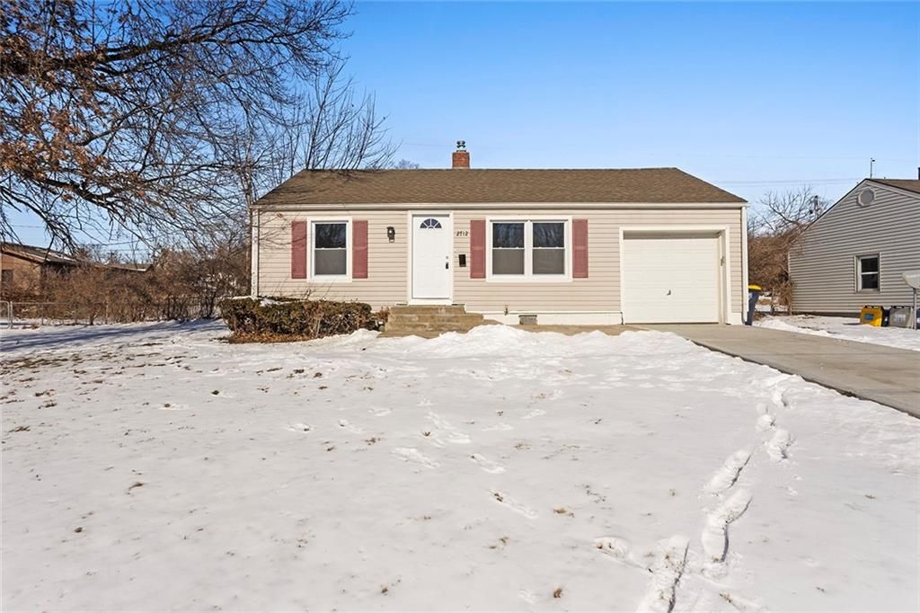 Photo of 2712 NE 56th Street, Kansas City, MO 64119 (MLS # 2598662)