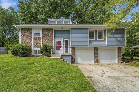 Photo of 3502 NW Lake Drive, Lees Summit, MO 64064 (MLS # 2644326)