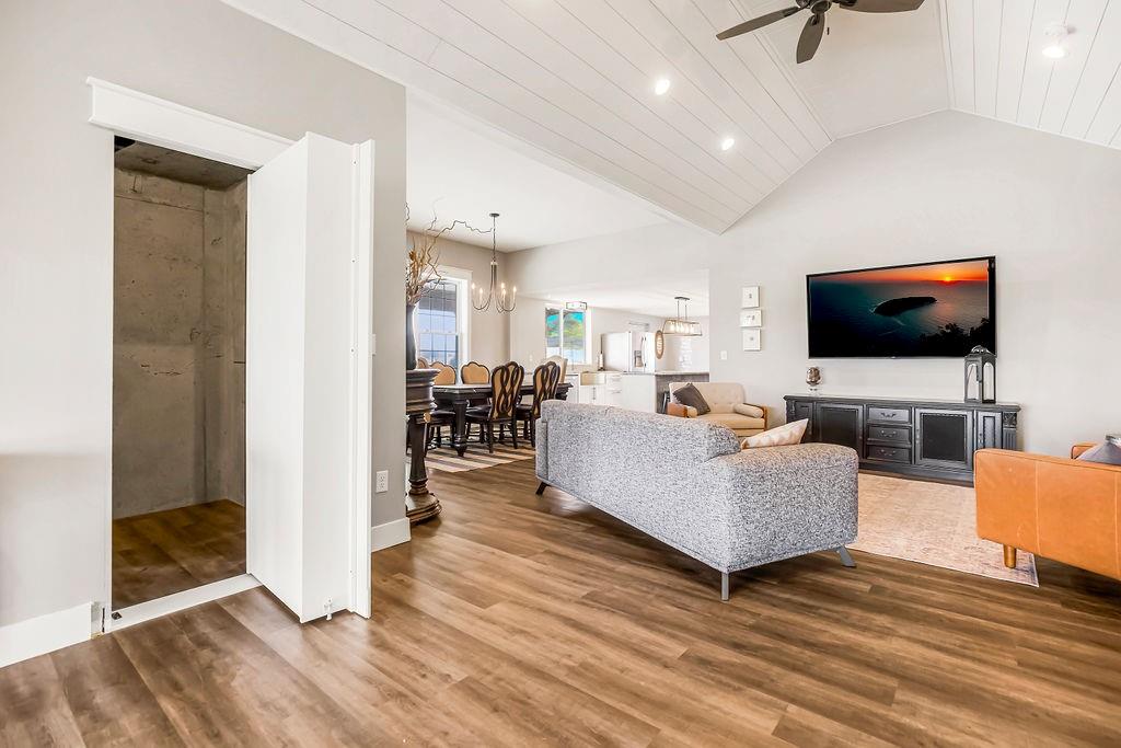37595 Hedge Lane