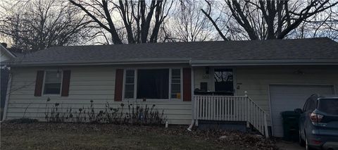 Photo of 506 N Walnut Street, Paola, KS 66071 (MLS # 2595323)