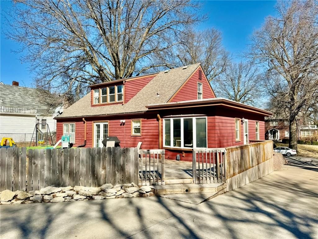 Photo of 924 W 3rd Street, Maryville, MO 64468 (MLS # 2605187)