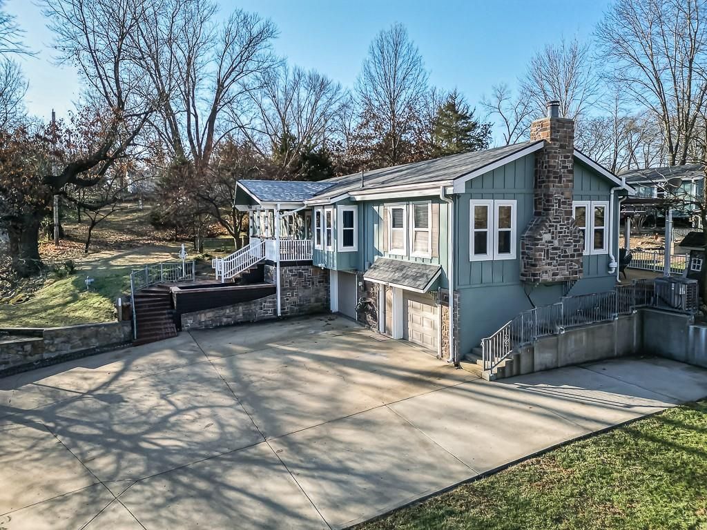 Photo of 326 N 134th Street, Bonner Springs, KS 66012 (MLS # 2592296)