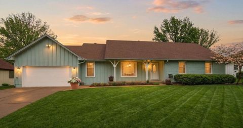 Photo of 319 SE Ridgeview Drive, Lees Summit, MO 64063 (MLS # 2610293)