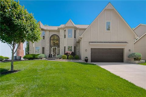 Photo of 5319 W 132nd Terrace, Leawood, KS 66209 (MLS # 2618974)