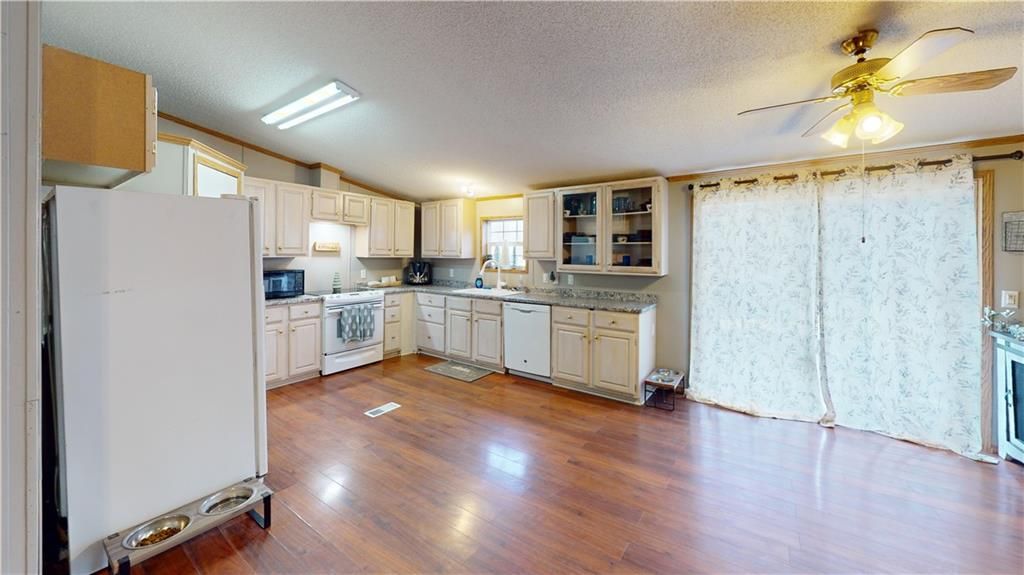 Photo of 104 S Bailey Road, Pittsburg, KS 66762 (MLS # 2592056)