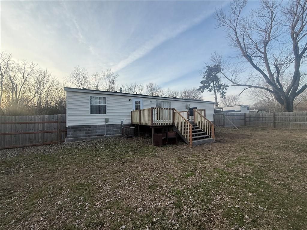 Photo of 104 S Bailey Road, Pittsburg, KS 66762 (MLS # 2592056)