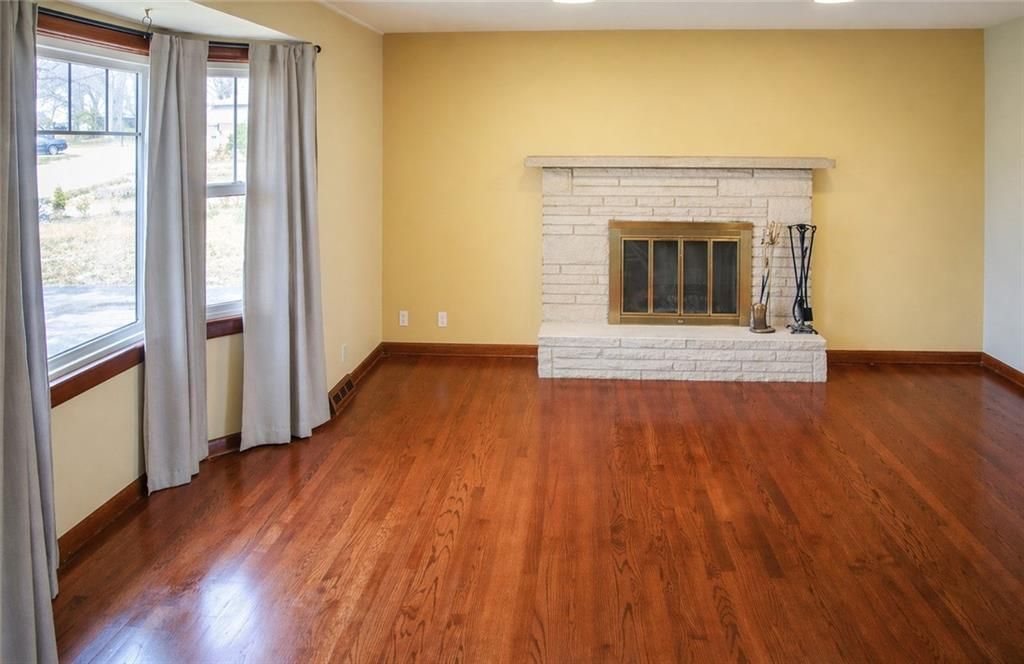 Photo of 545 JEFFERSON Circle, Liberty, MO 64068 (MLS # 2609405)