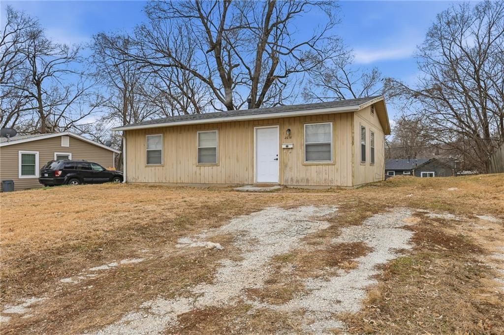 Photo of 2618 S 48th Terrace, Kansas City, KS 66106 (MLS # 2598128)