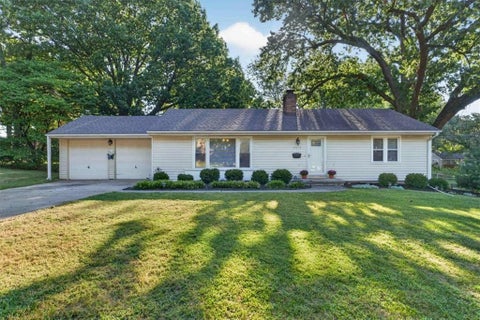 Photo of 8413 Russell Street, Overland Park, KS 66212 (MLS # 2637460)