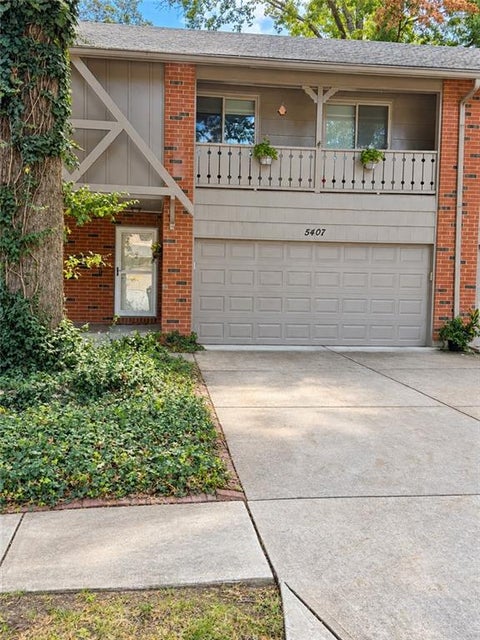 Photo of 5407 W 103 Terrace, Overland Park, KS 66207 (MLS # 2647506)