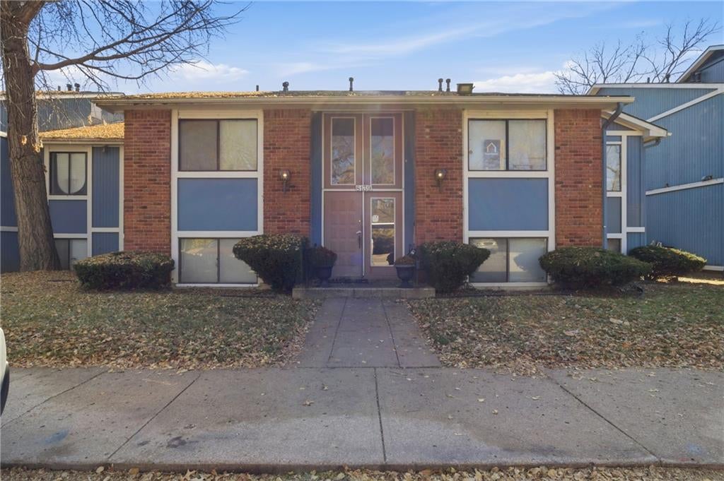 8139 Holmes Road 202