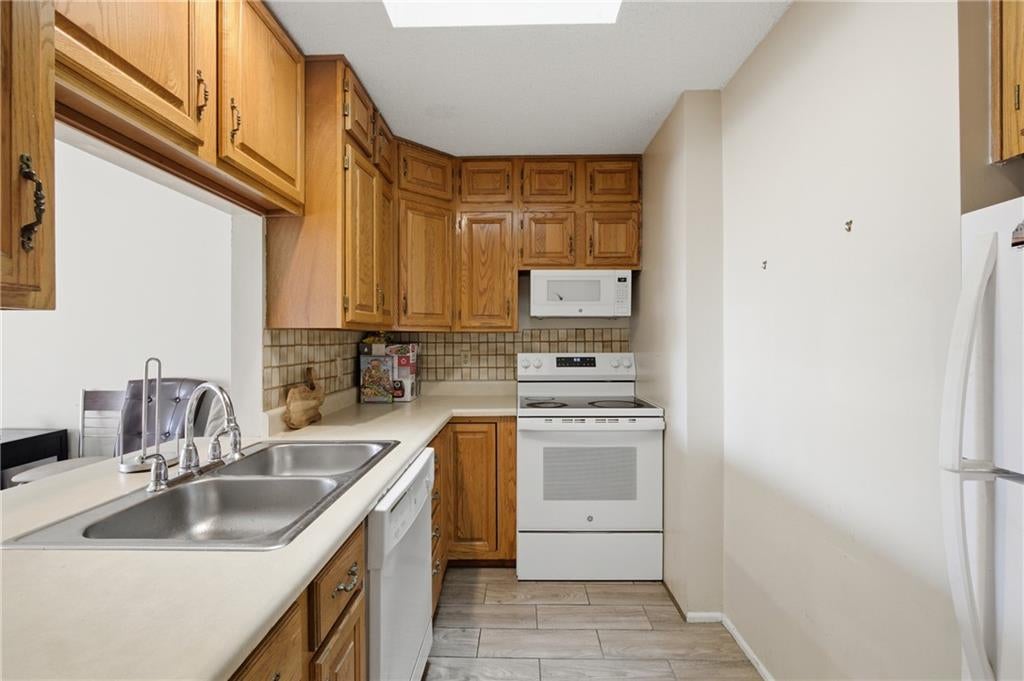 8139 Holmes Road 202