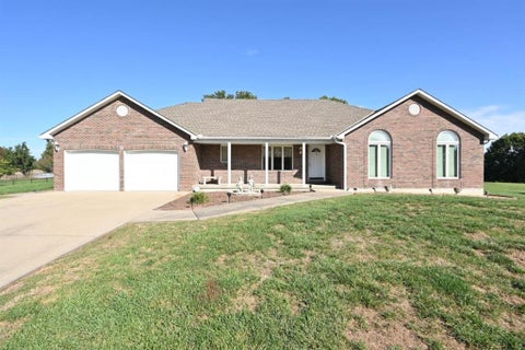 Photo of 14 Pine View Road, Platte City, MO 64079 (MLS # 2647859)