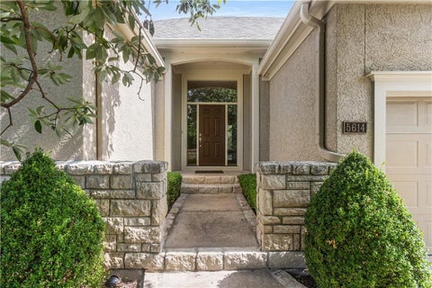 Photo of 5614 W 131st Terrace, Leawood, KS 66209 (MLS # 2628910)