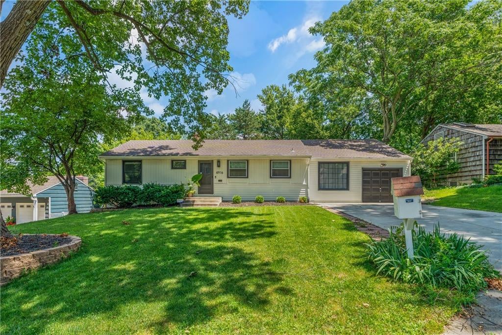 4916 W 78th Place