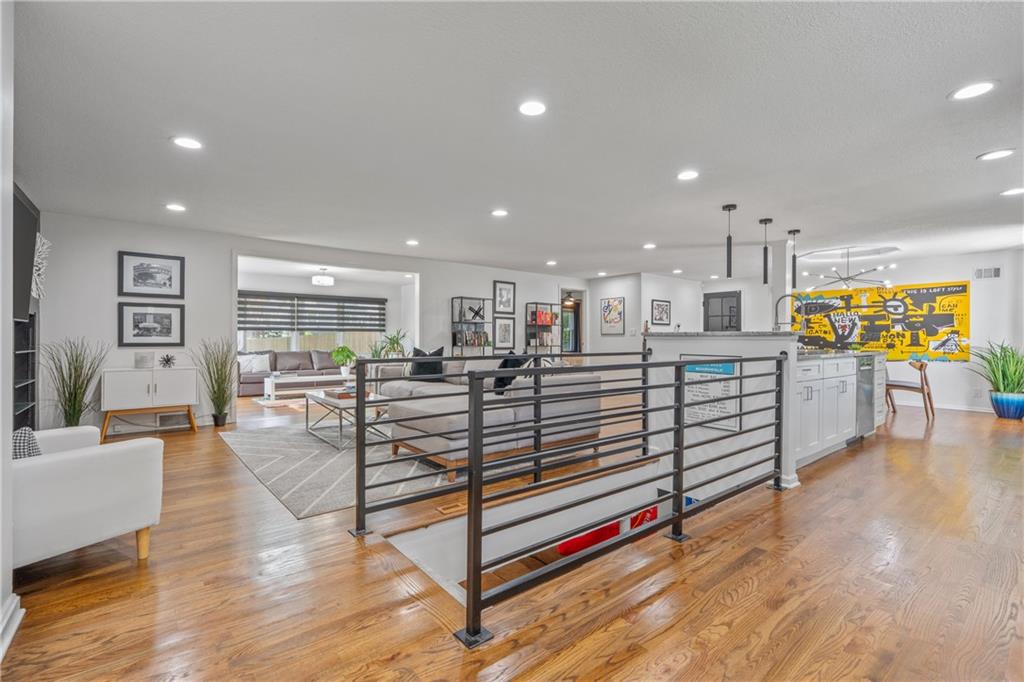 4916 W 78th Place