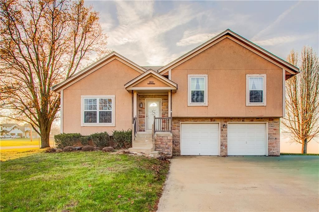 Photo of 202 N Texas Street, Archie, MO 64725 (MLS # 2608155)