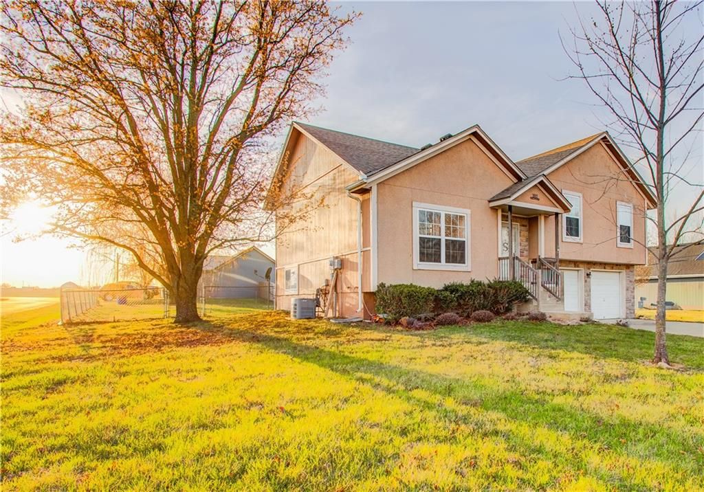 Photo of 202 N Texas Street, Archie, MO 64725 (MLS # 2608155)