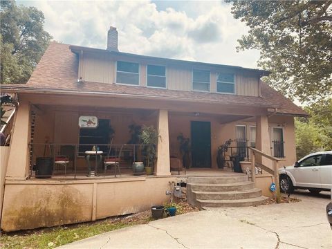 Photo of 3883 E 62nd Street, Kansas City, MO 64130 (MLS # 2624711)