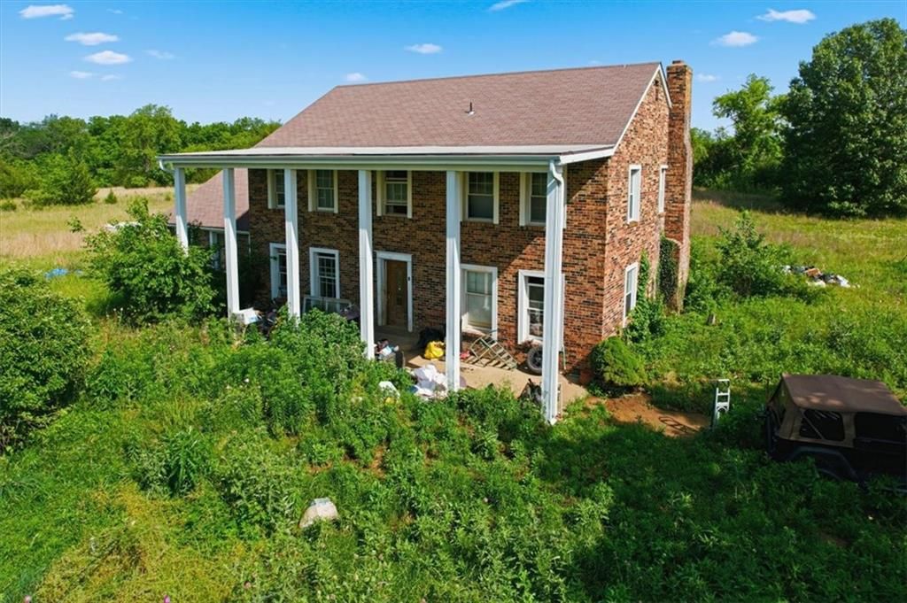 Photo of 20505 Tonganoxie Road, Tonganoxie, KS 66086 (MLS # 2623572)