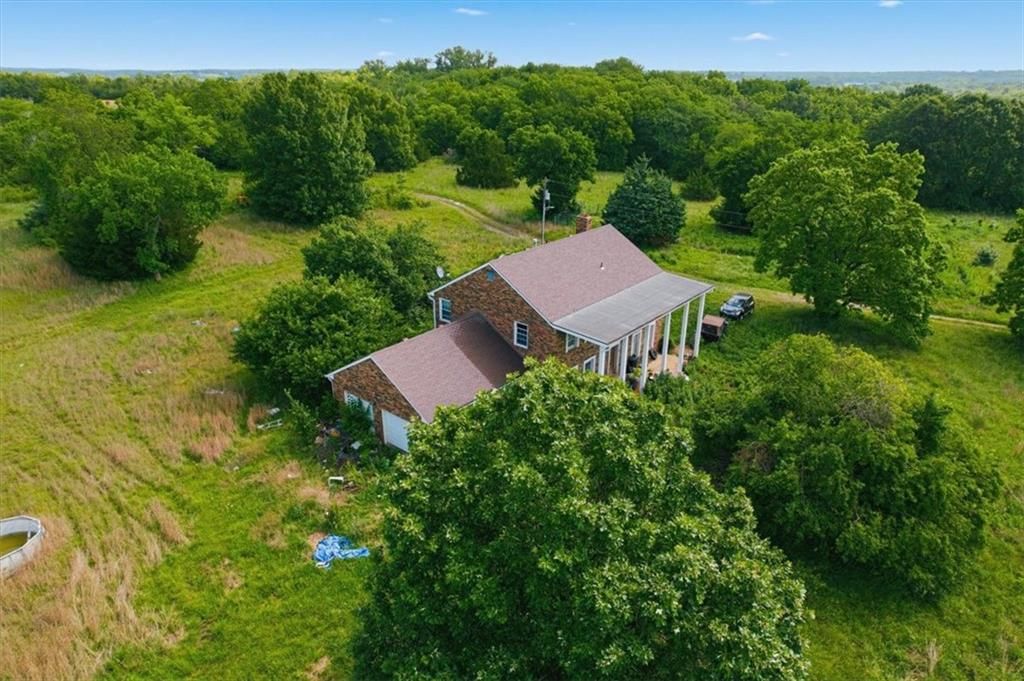 Photo of 20505 Tonganoxie Road, Tonganoxie, KS 66086 (MLS # 2623572)