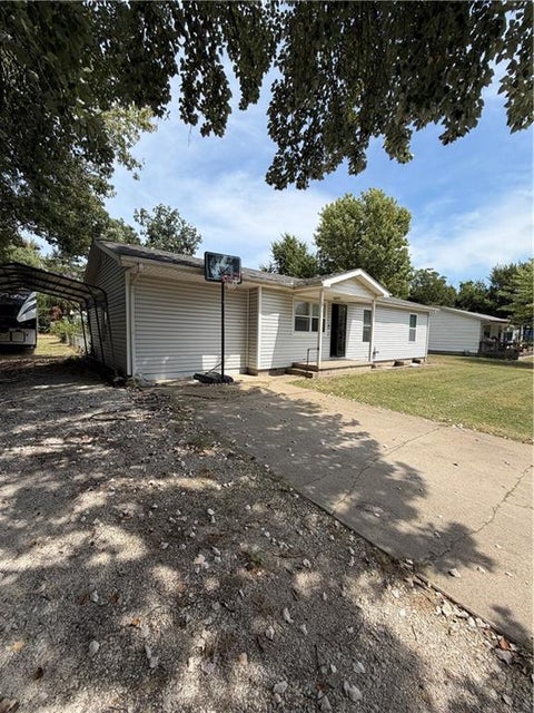Photo of 1329 Elliott Avenue, Parsons, KS 67357 (MLS # 2638081)
