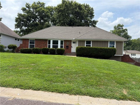 Photo of 7504 Overton Avenue, Raytown, MO 64138 (MLS # 2637583)