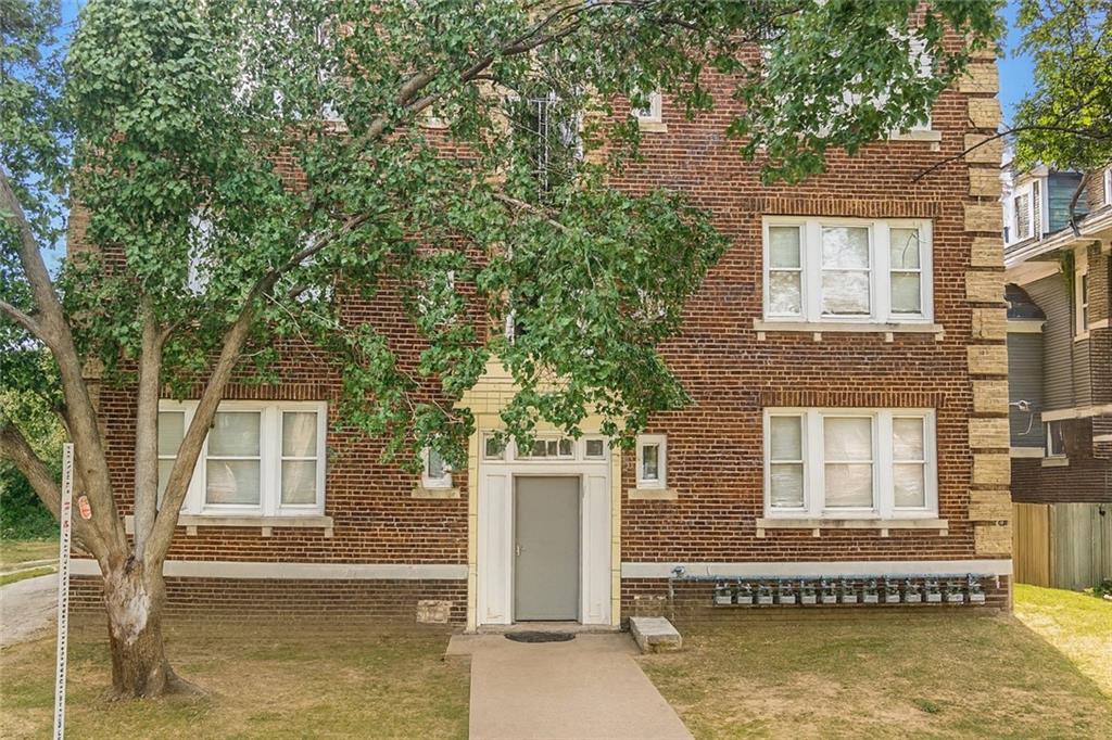 123-125 N Lawn Avenue