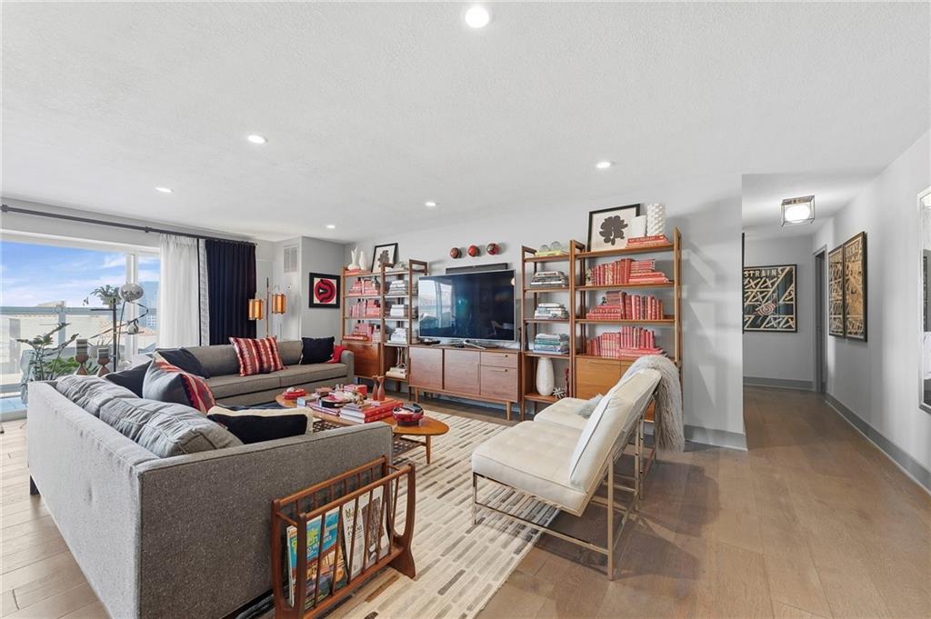 221 W 48th Street 1402