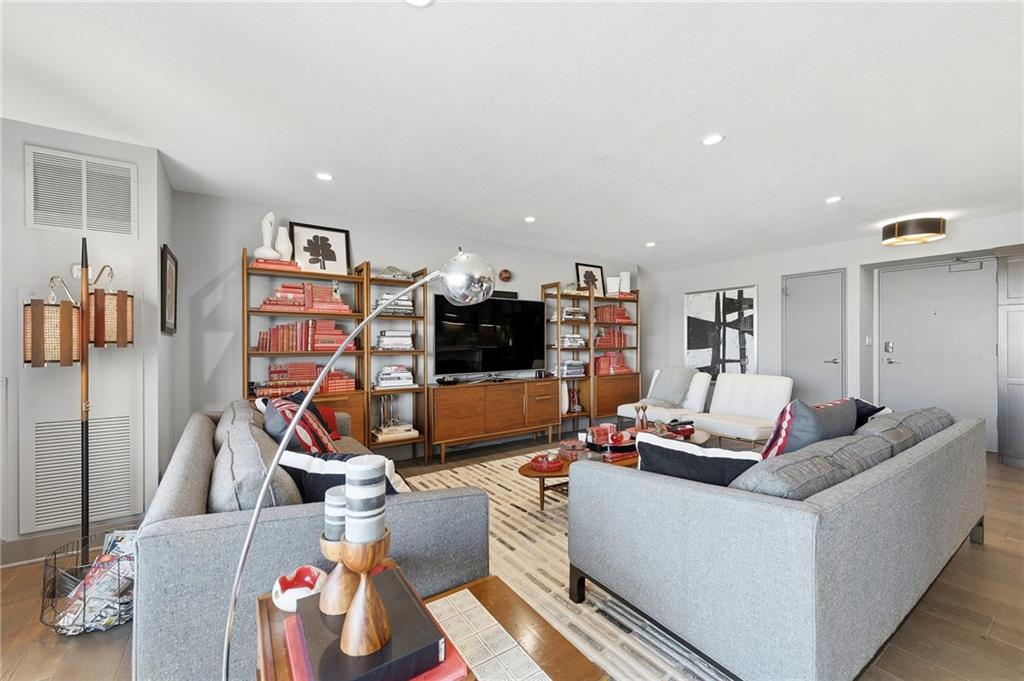 221 W 48th Street 1402