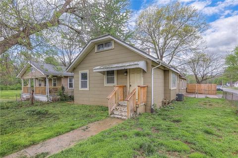 2000 S Overton Avenue, Independence, MO 64052 - MLS#: 2545137