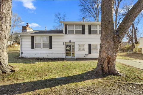 1929 S Crescent Avenue, Independence, MO 64052 - MLS#: 2592313