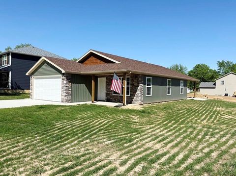 1803 S Elm Street, El Dorado Springs, MO 64744 - #: 2594312
