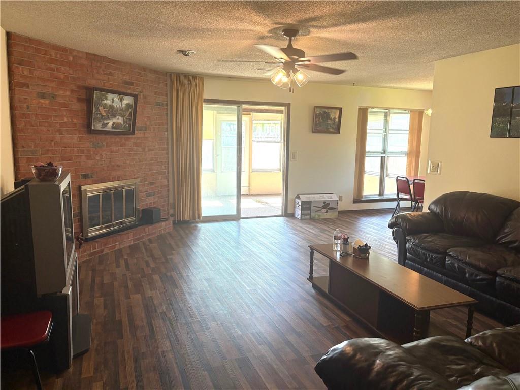 958 Crescent Drive