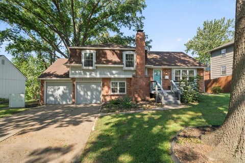 Photo of 9746 Eby Street, Overland Park, KS 66212 (MLS # 2637914)