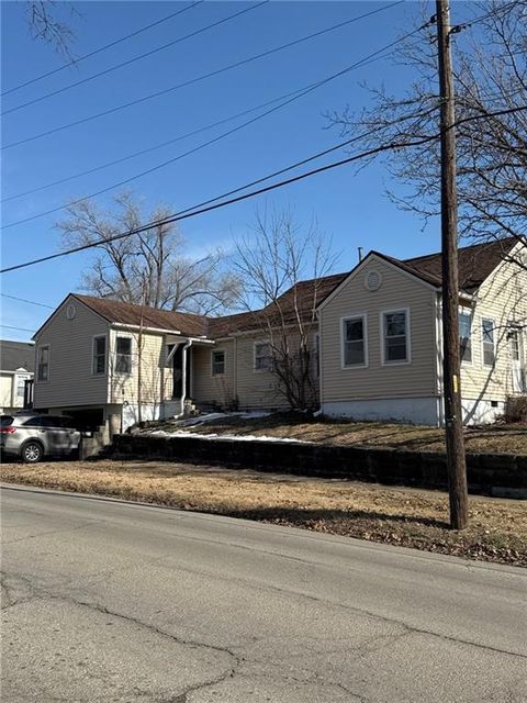 123 W Gay Street, Warrensburg, MO 64093 - #: 2528140