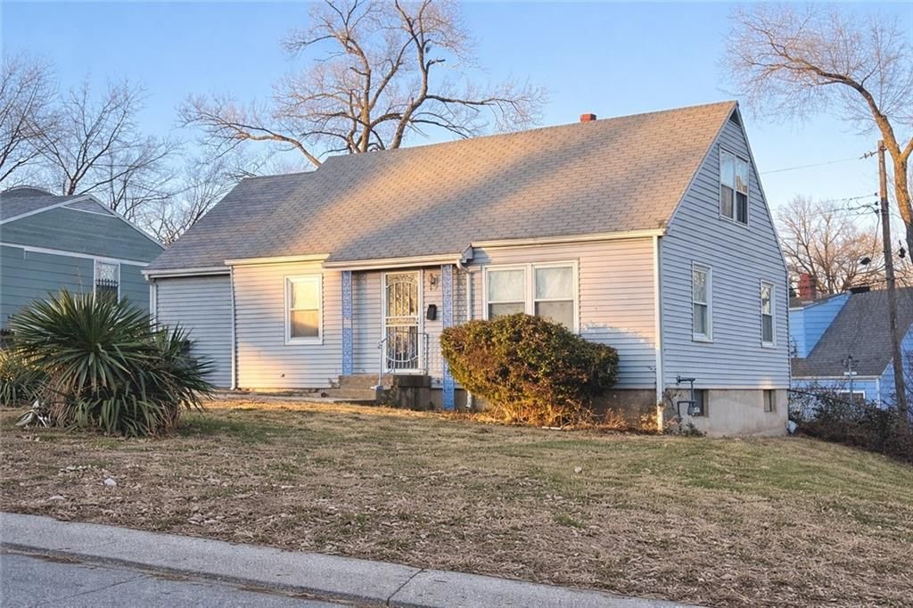 Photo of 4736 44TH Terrace, Kansas City, MO 64130 (MLS # 2592405)