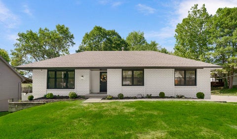 Photo of 5908 NW Harris Drive, Kansas City, MO 64152 (MLS # 2642818)