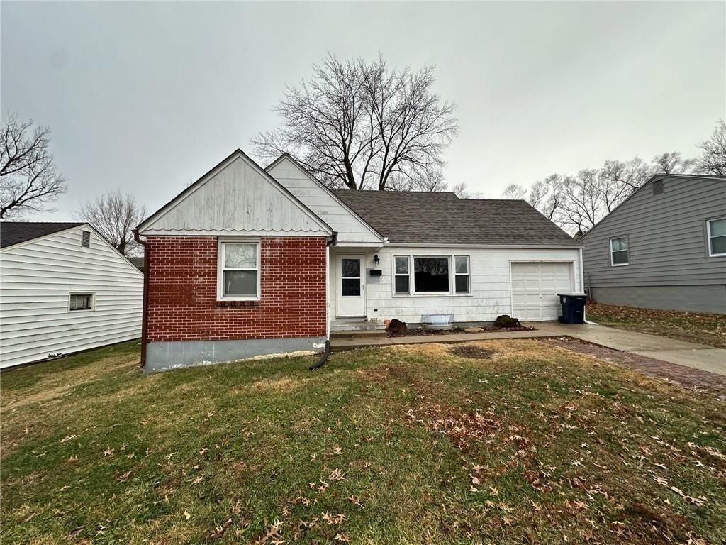 Photo of 3823 E 71st Street, Kansas City, MO 64132 (MLS # 2592616)