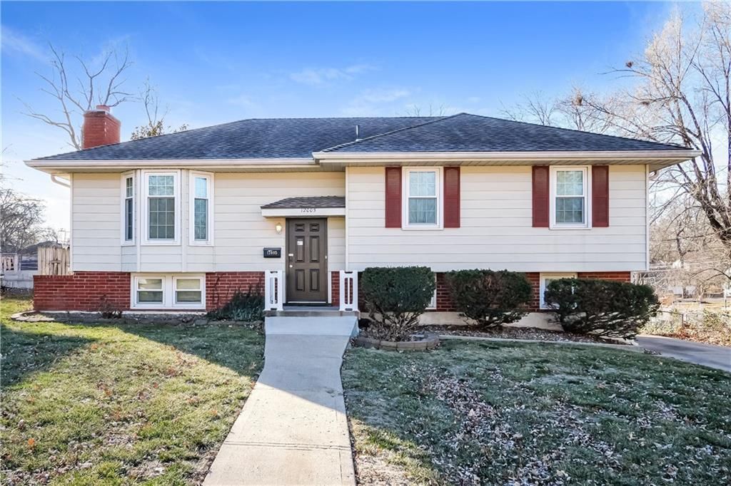 Photo of 12005 E 57th Terrace, Kansas City, MO 64133 (MLS # 2596755)