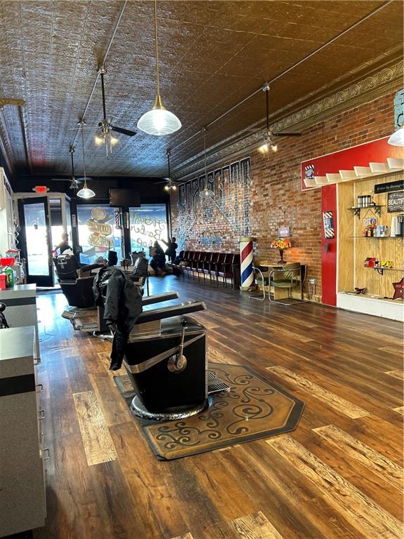 118 E Wall Street