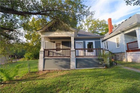 Photo of 1052 Cleveland Avenue, Kansas City, KS 66101 (MLS # 2584325) Photo of 1052 Cleveland Avenue, Kansas City, KS 66101 (MLS # 2584325)