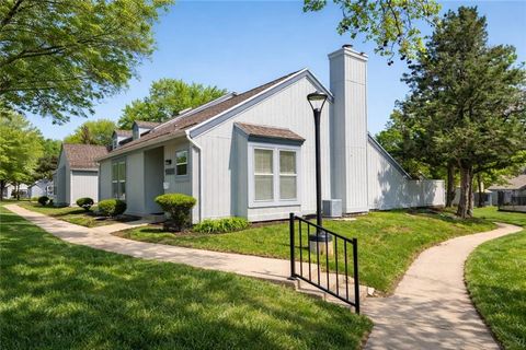 12201 W 79th Terrace, Lenexa, KS 66215 - #: 2595827